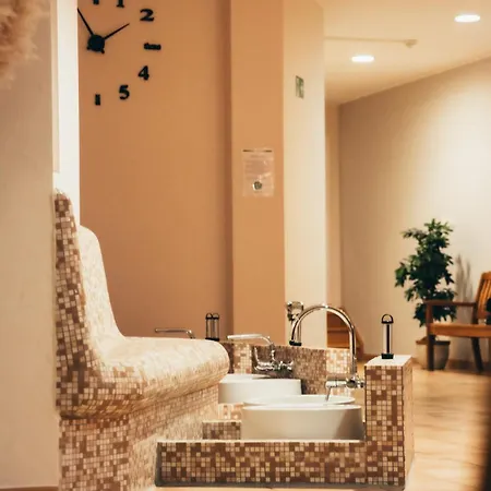 Maifeld Sport- Und Tagungshotel מלון