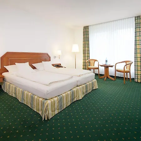 מלון Maifeld Sport- Und Tagungshotel