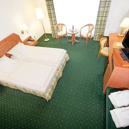 Maifeld Sport- Und Tagungshotel