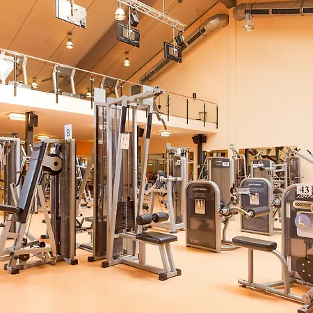 Maifeld Sport- Und Tagungshotel فندق فرل