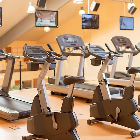 Maifeld Sport- Und Tagungshotel 4*