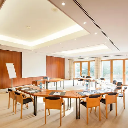 Maifeld Sport- Und Tagungshotel فندق 4*