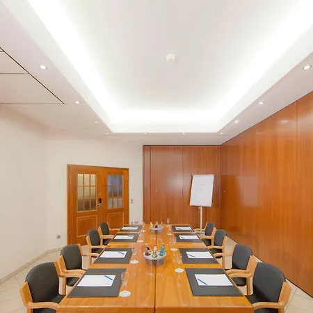 فندق Maifeld Sport- Und Tagungshotel فرل