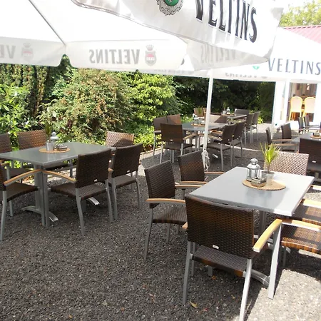 Maifeld Sport- Und Tagungshotel فندق 4*