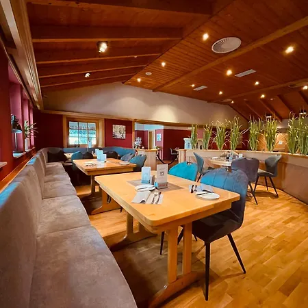 Maifeld Sport- Und Tagungshotel فندق فرل