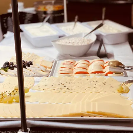 Maifeld Sport- Und Tagungshotel فندق