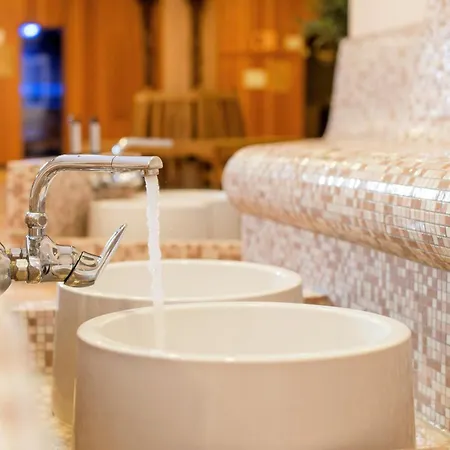 فندق Maifeld Sport- Und Tagungshotel فرل