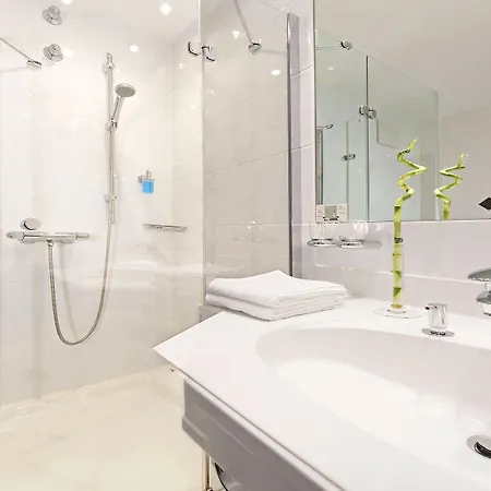 Maifeld Sport- Und Tagungshotel 4*