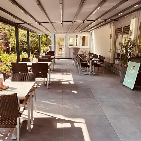 Maifeld Sport- Und Tagungshotel فندق