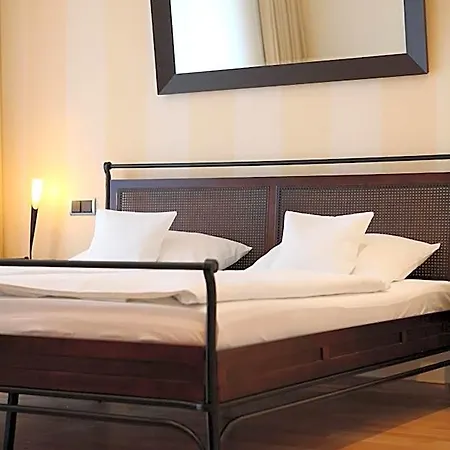 מלון Maifeld Sport- Und Tagungshotel 4*