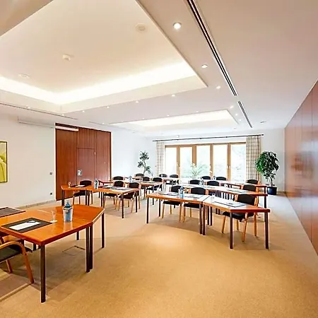 Maifeld Sport- Und Tagungshotel 4* Βερλ