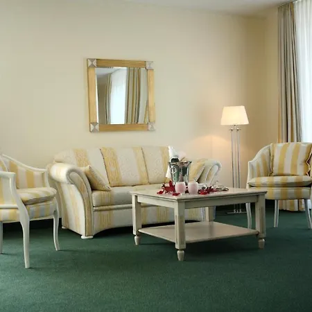 Maifeld Sport- Und Tagungshotel מלון