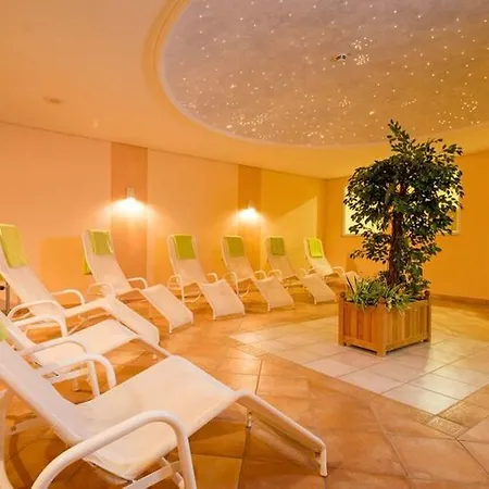 Maifeld Sport- Und Tagungshotel فندق 4*