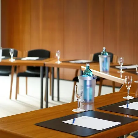 Maifeld Sport- Und Tagungshotel מלון 4*