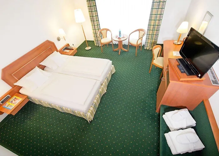 Maifeld Sport- Und Tagungshotel